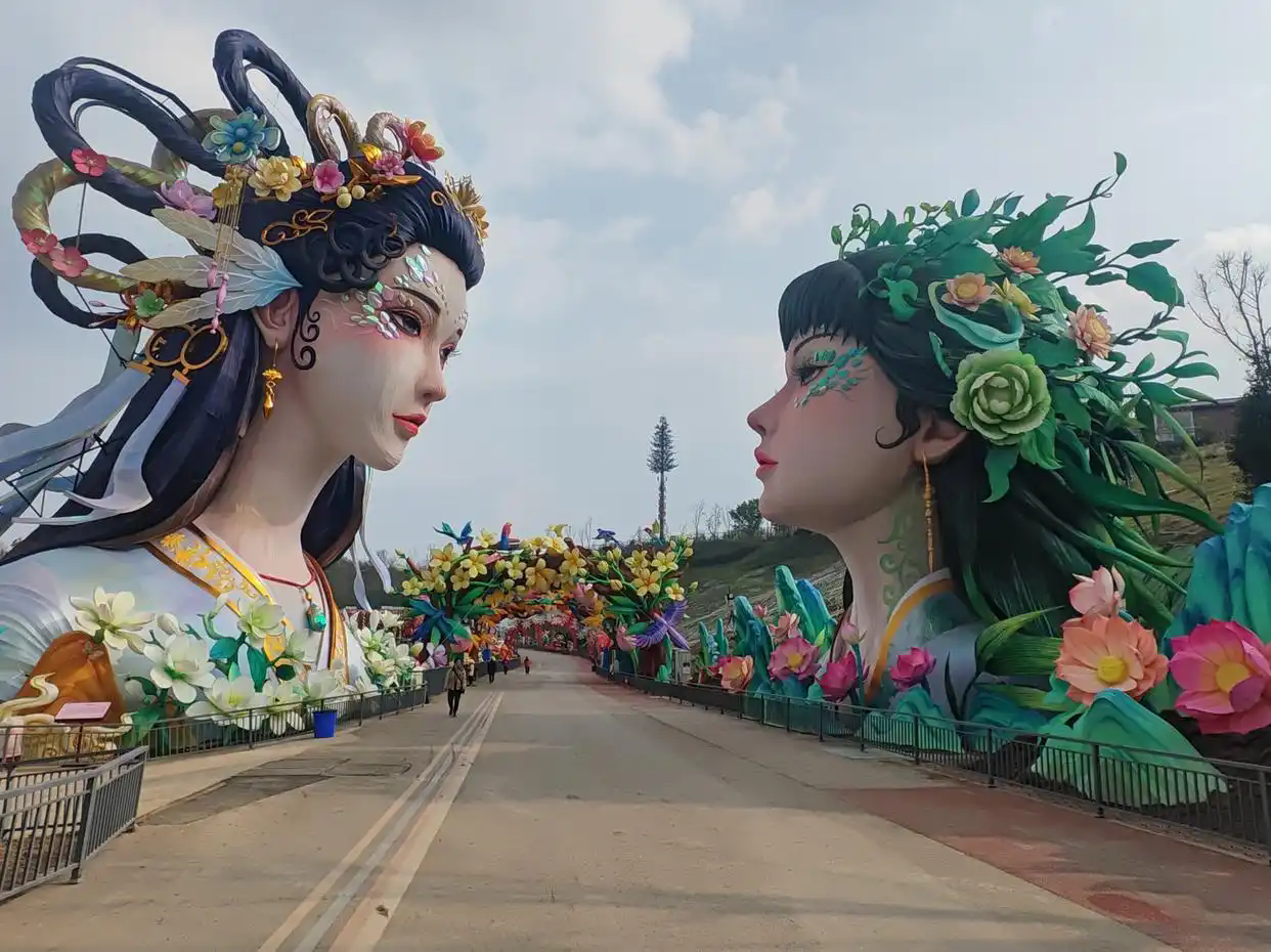 白蛇回春花灯组白天效果图